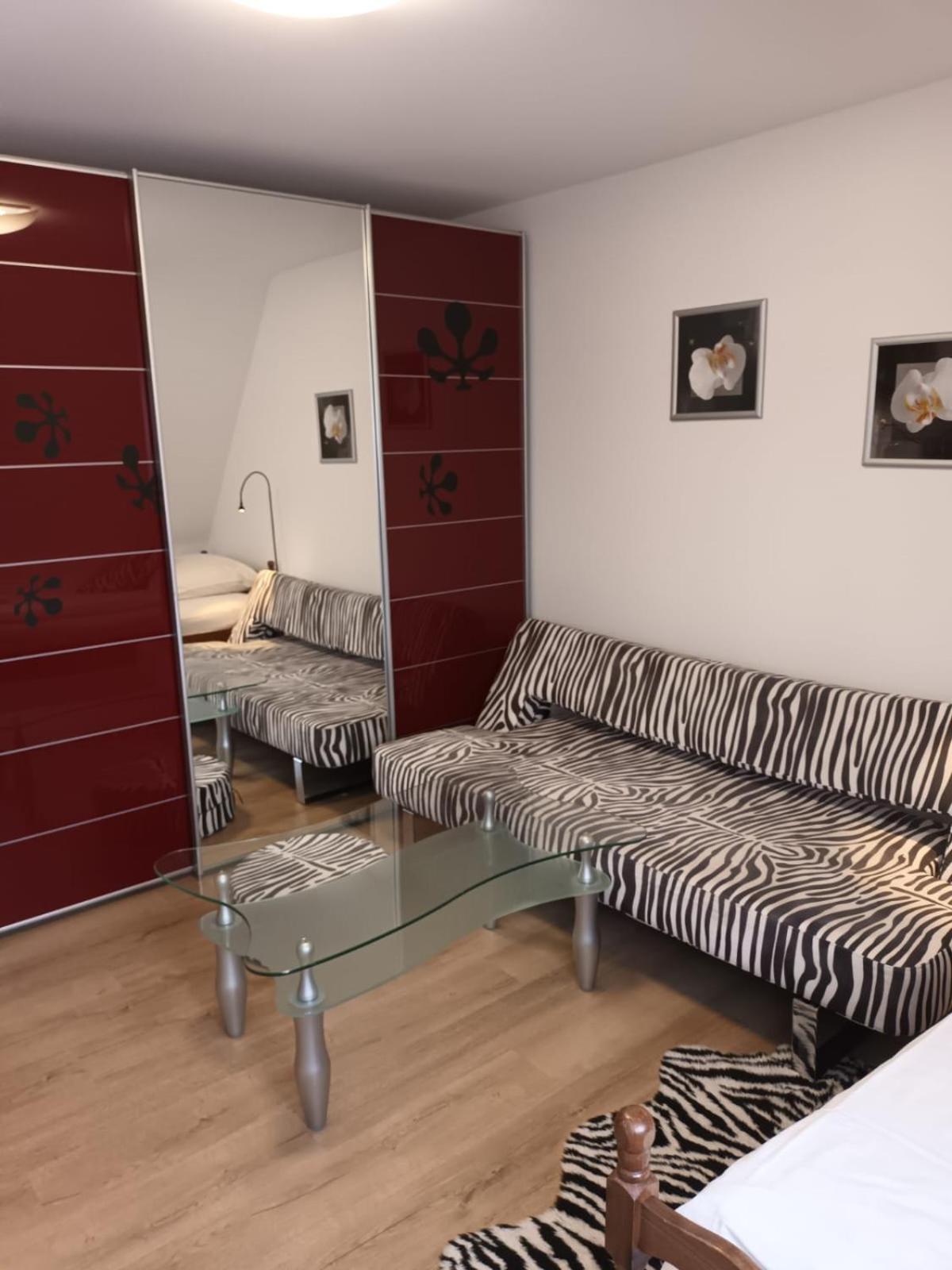 Apartment And Fair In - Messe -
